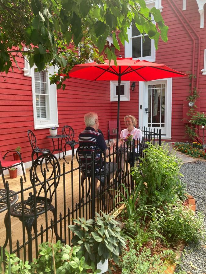 The Red House Fredericton Bed and Breakfast Eksteriør billede