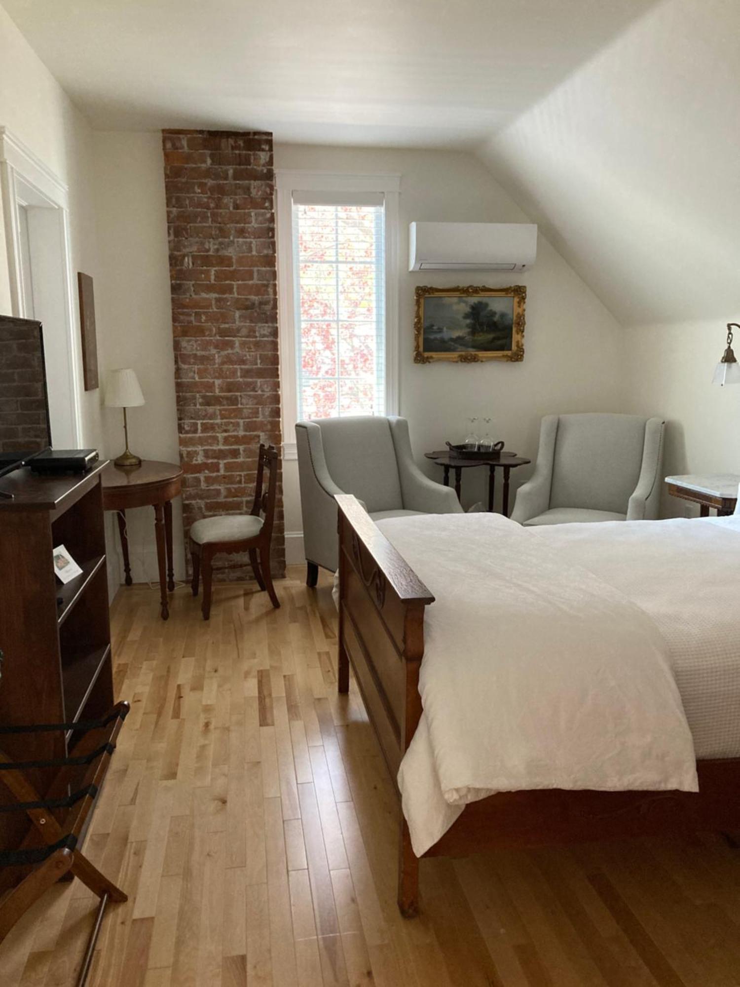 The Red House Fredericton Bed and Breakfast Eksteriør billede